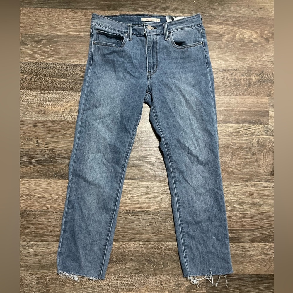 Levi’s 712 Slim medium jeans raw hem size 30